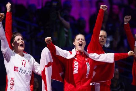 181206 Players of Denmark celebrate during the EHF European WomenÕs Handball Championship match between Denmark and France on Dec 6 2018 in Nantes Photo Ludvig Thunman BILDBYRN kod LT 35564  Copyright: LUDVIGxTHUNMAN BB181206LT009