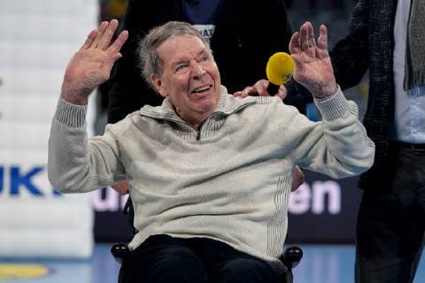 Joachim Deckarm Jo Deckarm former world class player among the spectators special guest single picture action joy friendly cheerful bright optimistic waving into the audience handball DKB Bundesliga Rhein Neckar Löwen SC Magdeburg xozx