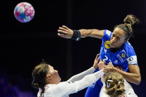 181206 Estelle Nze Minko of France during the EHF European WomenÕs Handball Championship match between Denmark and France on Dec 6 2018 in Nantes Photo Ludvig Thunman BILDBYRN kod LT 35564  Copyright: LUDVIGxTHUNMAN BB181206LT030
