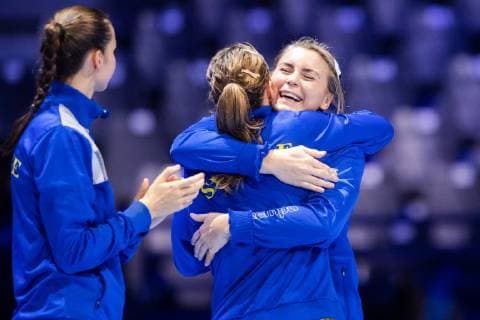 181206 Isabelle Gullden hugs Anna Lagerquist of Sweden ahead during the EHF European WomenÕs Handball Championship match between Sweden and Montenegro on Dec 6 2018 in Nantes Photo Ludvig Thunman BILDBYRN kod LT 35565  Copyright: LUDVIGxTHUNMAN BB181206LT049