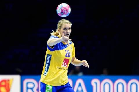 181206 Isabelle Gullden of Sweden during the EHF European WomenÕs Handball Championship match between Sweden and Montenegro on Dec 6 2018 in Nantes Photo Ludvig Thunman BILDBYRN kod LT 35565  Copyright: LUDVIGxTHUNMAN BB181206LT051