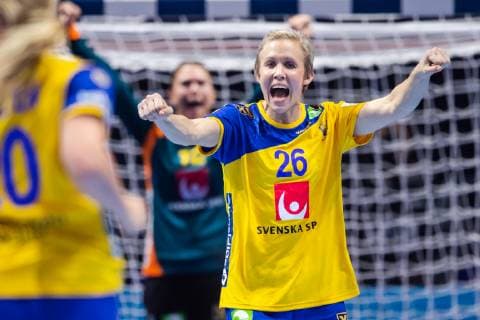 181206 Elin Hallagard of Sweden celebrates during the EHF European WomenÕs Handball Championship match between Sweden and Montenegro on Dec 6 2018 in Nantes Photo Ludvig Thunman BILDBYRN kod LT 35565  Copyright: LUDVIGxTHUNMAN BB181206LT055