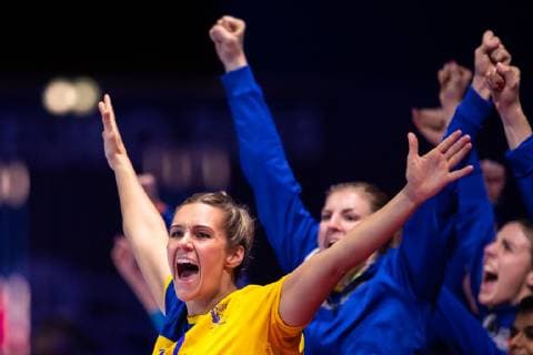 181206 Sabina Jacobsen of Sweden celebrates with teammates during the EHF European WomenÕs Handball Championship match between Sweden and Montenegro on Dec 6 2018 in Nantes Photo Ludvig Thunman BILDBYRN kod LT 35565  Copyright: LUDVIGxTHUNMAN BB181206LT059