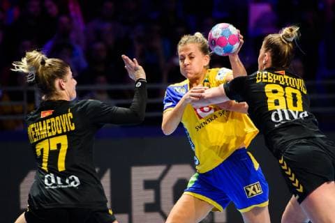 181206 Majda Mehmedovic and Jelena Despotovic of Montenegro in a duel with Nathalie Hagman of Sweden during the EHF European WomenÕs Handball Championship match between Sweden and Montenegro on Dec 6 2018 in Nantes Photo Ludvig Thunman BILDBYRN kod LT 35565  Copyright: LUDVIGxTHUNMAN BB181206LT064