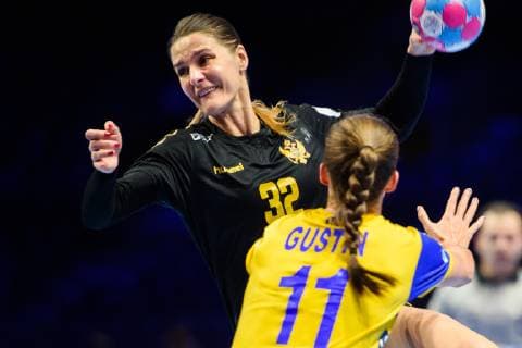 181206 Katarina Bulatovic of Montenegro in a duel with Daniela Gustin of Sweden during the EHF European WomenÕs Handball Championship match between Sweden and Montenegro on Dec 6 2018 in Nantes Photo Ludvig Thunman BILDBYRN kod LT 35565  Copyright: LUDVIGxTHUNMAN BB181206LT082