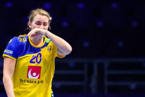 181206 Isabelle Gullden of Sweden looks dejected during the EHF European WomenÕs Handball Championship match between Sweden and Montenegro on Dec 6 2018 in Nantes Photo Ludvig Thunman BILDBYRN kod LT 35565  Copyright: LUDVIGxTHUNMAN BB181206LT087
