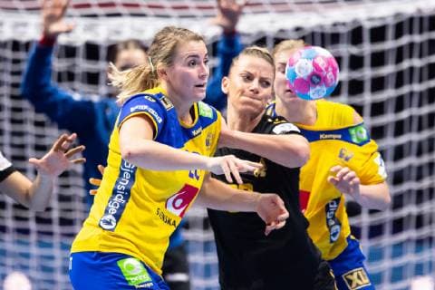 181206 Isabelle Gullden of Sweden during the EHF European WomenÕs Handball Championship match between Sweden and Montenegro on Dec 6 2018 in Nantes Photo Ludvig Thunman BILDBYRN kod LT 35565  Copyright: LUDVIGxTHUNMAN BB181206LT091