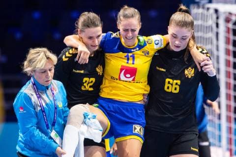 181206 Daniela Gustin of Sweden in pain during the EHF European WomenÕs Handball Championship match between Sweden and Montenegro on Dec 6 2018 in Nantes Photo Ludvig Thunman BILDBYRN kod LT 35565  Copyright: LUDVIGxTHUNMAN BB181206LT096