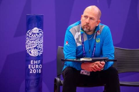 181206 Jan Ekman assistant coach of Sweden looks dejected after the EHF European WomenÕs Handball Championship match between Sweden and Montenegro on Dec 6 2018 in Nantes Photo Ludvig Thunman BILDBYRN kod LT 35565  Copyright: LUDVIGxTHUNMAN BB181206LT107