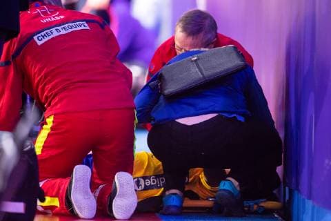 181206 Daniela Gustin of Sweden receives help from Ambulance carers after the EHF European WomenÕs Handball Championship match between Sweden and Montenegro on Dec 6 2018 in Nantes Photo Ludvig Thunman BILDBYRN kod LT 35565  Copyright: LUDVIGxTHUNMAN BB181206LT108