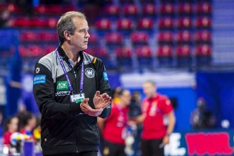 Handball Women European Championship Spain Germany Main Round Group 2 1 Matchday at the Palais des Sports Coach Henk Groener Germany Nancy Palais des Sports Jean Weille France