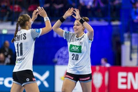 Handball Women European Championship Spain Germany Main Round Group 2 1 Matchday at the Palais des Sports v li Xenia Smits Germany Metz Emily Boelk Bölk Germany Thuringia HC Jubel Freude Freude Emotion Nancy Palais des Sports Jean Weille France
