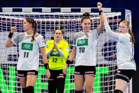 181207 Xenia Smits Goalkeeper Dinah Eckerle Emily Bölk and Meike Schmelzer of Germany celebrates during the EHF European WomenÕs Handball Championship match between Spain and Germany on December 7 2018 in Nancy Photo Fredrik Varfjell BILDBYRN kod FV 150178  Copyright: FREDRIKxVARFJELL BB181207FV024