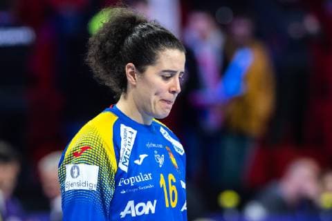 181207 Goalkeeper Mercedes Castellanos of Spain looks dejected after the EHF European WomenÕs Handball Championship match between Spain and Germany on December 7 2018 in Nancy Photo Fredrik Varfjell BILDBYRN kod FV 150178  Copyright: FREDRIKxVARFJELL BB181207FV039