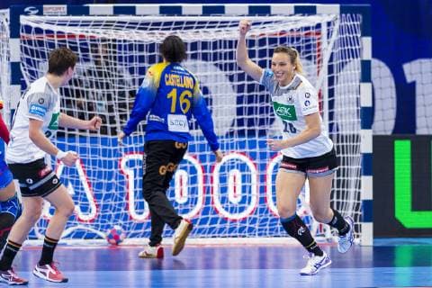 Handball Women EM Spain Germany Main Round Group 2 1 Matchday at the Palais des Sports v li Ina Grossmann Germany Thueringer HC Mercedes Castellanos Soanez Spain Angie Geschke Germany Oldenburg Nancy Palais des Sports Jean Weille France