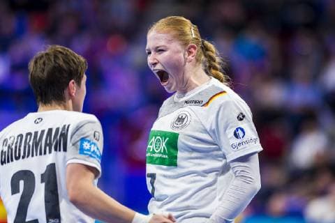 Handball Women European Championship Spain Germany Main Round Group 2 1 Matchday at the Palais des Sports v li Ina Grossmann Germany Thueringer HC Meike Schmelzer Germany Thueringer HC Jubel Freude Emotion Torjubel Torschuetze Torschütze Nancy Palais des Sports Jean Weille France