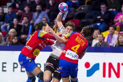 Handball Women European Championship Spain Germany Main Round Group 2 1 Matchday at the Palais des Sports Almudena Rodriguez Spain Ina Grossmann Germany Thueringer HC Carmen Dolores Martin Berenguer Spain Nancy Palais des Sports Jean Weille France