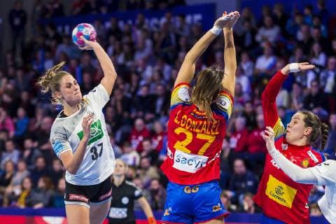 Handball Women European Championship Spain Germany Main Round Group 2 1 Matchday at the Palais des Sports v li Alicia Stolle Germany Thueringer HC Lara Gonzalez Ortega Spain Ainhoa Hernandez Serrador Spain Nancy Palais des Sports Jean Weille France