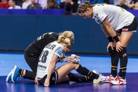 Handball Women European Championship Spain Germany Main Round Group 2 1 Matchday at the Palais des Sports Franziska Müller Mueller Germany Blomberg Injured Injured Pain Nancy Palais des Sports Jean Weille France