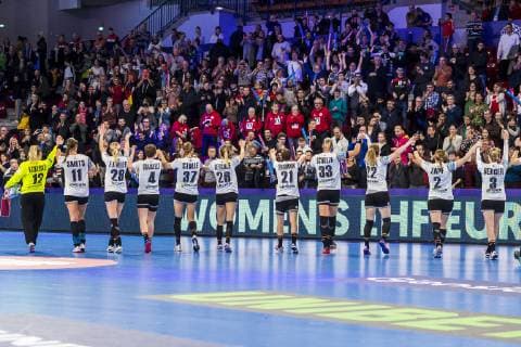 Handball Women European Championship Spain Germany Main Round Group 2 1 Matchday at the Palais des Sports the team of Germany Final Cheers Final Cheers Emotion Joy Fan Bend Fans Fan Block Nancy Palais des Sports Jean Weille France
