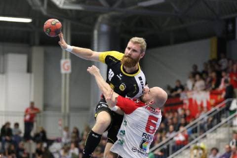 Felix Spross HSC 2000 Coburg 8 vs Markus Fuchs ASV Hamm Westfalen 6 front ASV Hamm Westfalen vs HSC 2000 Coburg Handball 2 Bundesliga 07 12 2018 ASV Hamm Westfalen vs HSC 2000 Coburg Handball 2 Bundesliga 07 12 2018 Hamm Copyright: xEIBNER JanxStrohdiekx EP_JSK