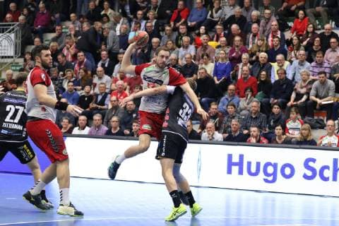 Soeren Suedmeier ASV Hamm Westfalen 17 against Girts Lilienfelds HSC 2000 Coburg 33 right ASV Hamm Westfalen vs. HSC 2000 Coburg Handball 2 Bundesliga 07 12 2018 ASV Hamm Westfalen vs. HSC 2000 Coburg Handball 2 Bundesliga 07 12 2018 Hamm Copyright: xEIBNER JanxStrohdiekx EP_JSK