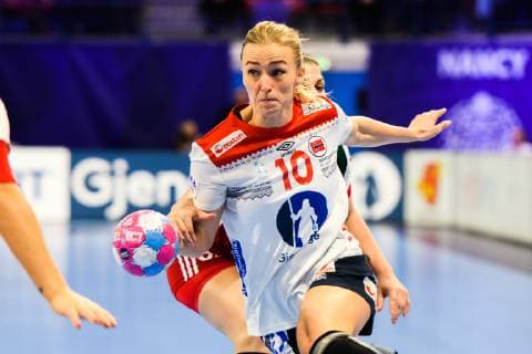 181207 Stine Bredal Oftedal of Norway during the EHF European WomenÕs Handball Championship match between Hungary and Norway on December 7 2018 in Nancy Photo Fredrik Varfjell BILDBYRN kod FV 150179  Copyright: FREDRIKxVARFJELL BB181207FV076