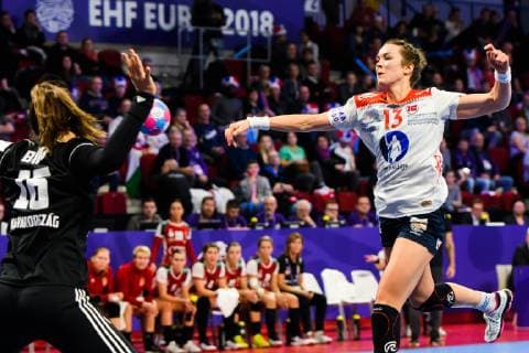 181207 Goalkeeper Blanka B?r? of Hungary and Kari Brattset of Norway during the EHF European WomenÕs Handball Championship match between Hungary and Norway on December 7 2018 in Nancy Photo Fredrik Varfjell BILDBYRN kod FV 150179  Copyright: FREDRIKxVARFJELL BB181207FV082
