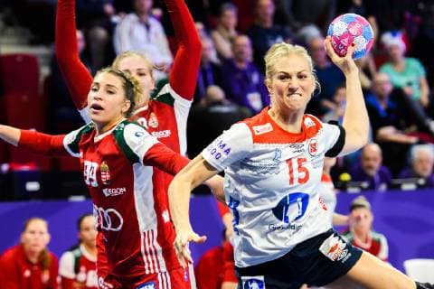 181207 Babett Szalai of Hungary and Linn J¿rum Sulland of Norway during the EHF European WomenÕs Handball Championship match between Hungary and Norway on December 7 2018 in Nancy Photo Fredrik Varfjell BILDBYRN kod FV 150179  Copyright: FREDRIKxVARFJELL BB181207FV087