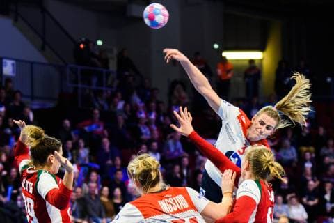 181207 Emilie Hegh Arntzen of Norway during the EHF European WomenÕs Handball Championship match between Hungary and Norway on December 7 2018 in Nancy Photo Fredrik Varfjell BILDBYRN kod FV 150179  Copyright: FREDRIKxVARFJELL BB181207FV092