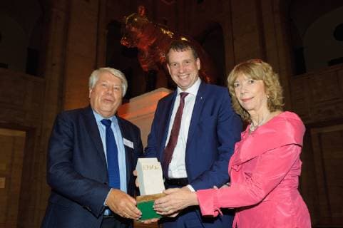 DOSB Berlin 07 12 2018 Bärensaal im Alten Stadthaus Berlin Award of the DOSB ETHIKPREIS 2018 to vlnr Prof Dr Gunter GEBAUER German philosopher Sports scientist and linguist Professor at Freie Universität Berlin Aleksander DZEMBRITZKI Sport State Secretary of the State of Berlin Prof Dr Gudrun DOLL TEPPER DOSB Vice President Education and Olympic Education Chairwoman of the Ethics Prize Board of Trustees Photo Eberhard Thonfeld camera 4