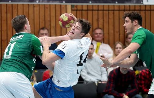 Germany Würzburg s Oliver Arena 08 12 2018 Handball 2 Bundesliga DJK Rimpar Wölfe TSV Bayer Dormagen Bild v l Fin Backs DJK Rimpar Wölfe 41 Ian Hüter TSV Bayer Dormagen 14 and Benedikt Brielmeier DJK Rimpar Wölfe 43 Copyright: HMBxMedia xHeikoxBecker