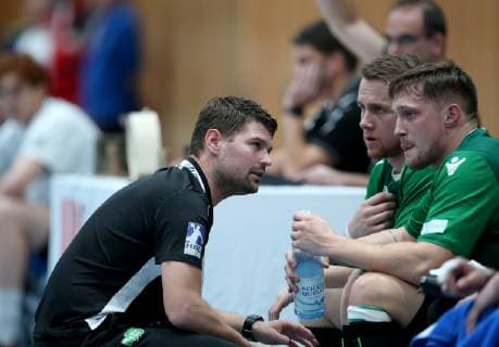 Germany Würzburg s Oliver Arena 08 12 2018 Handball 2 Bundesliga DJK Rimpar Wölfe TSV Bayer Dormagen Picture v l Coach Dr Matthias Obinger DJK Rimpar Wölfe in conversation with Patrick Schmidt DJK Rimpar Wölfe 17 Copyright: HMBxMedia xHeikoxBecker