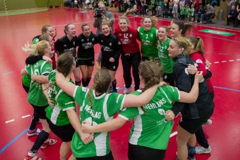 The players of SV Werder Bremen celebrate the victory Jubel Lachen Handball 2 Bundesliga Frauen SV Werder Bremen 1 FSV Mainz 05 xobx