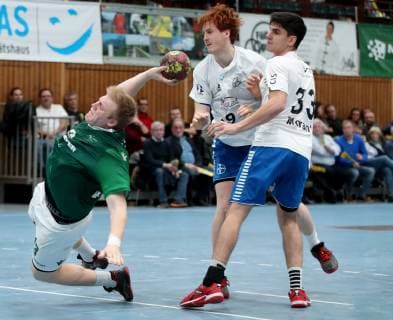 Germany Würzburg s Oliver Arena 08 12 2018 Handball 2 Bundesliga DJK Rimpar Wolves TSV Bayer Dormagen Picture v l Patrick Gempp DJK Rimpar Wolves 13 Lukas Stutzke TSV Bayer Dormagen 39 and Eloy Morante Maldonado TSV Bayer Dormagen 33 Copyright: HMBxMedia xHeikoxBecker
