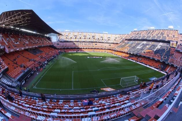 Fußball, Stadiongeschichte FC Valencia VALENCIA, SPAIN - DECEMBER 08: General view of Mestalla Stadium before to the La Liga game between Valencia CF and Sevilla FC on December 08, 2018, at Mestalla Stadium in Valencia, Spain. (Photo by Carlos Sanchez Martinez Icon Sportswire) SOCCER: DEC 08 La Liga - Sevilla FC at Valencia CF Icon181208002 EDITORIAL USE ONLY