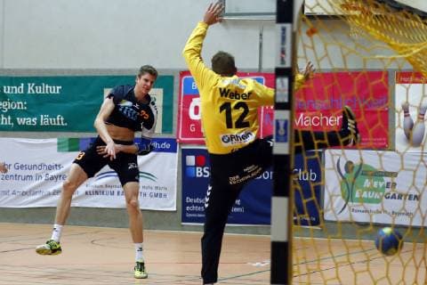 Handball Men Bayernliga Season 2018 2019 Haspo Bayreuth vs. HSC Bad Neustadt Haspo Bayreuth Player Nr 33 Sven Goeritz left HSC Bad Neustadt Player Nr 12 Nick Weber right