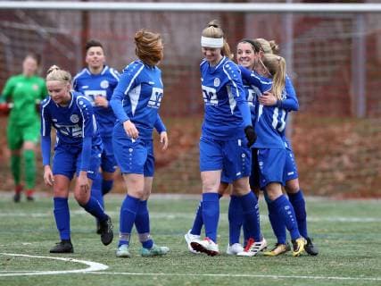 09 12 2018 Soccer Season 2018 2019 Regionalliga South Women Women 16 Matchday 1 FC Nuremberg Nuremberg FCN Club TSV Jahn Calden DaMa Jubilation Jubilee Jubilee Goal Jubilee after goal to 0 1 Arlene Rühmer 7 TSV Jahn Calden Women and Team Jubilee Team celebrates happy scorer Arlene Rühmer 7 TSV Jahn Calden Women