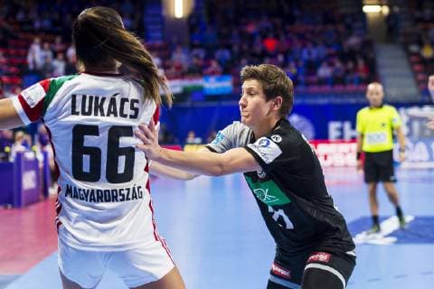 Handball Women EM Hungary Germany Main Round Group 2 2 Matchday at Palais des Sports v li Viktoria Lukacs Hungary Ina Grossmann Germany Thueringer HC Nancy Palais des Sports Jean Weille France