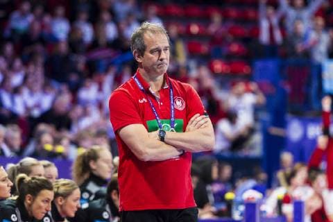 Handball Women European Championship Hungary Germany Main Round Group 2 2 Matchday at the Palais des Sports Coach Henk Groener Germany Nancy Palais des Sports Jean Weille France