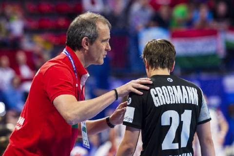 Handball Women EM Hungary Germany Main Round Group 2 2 Matchday at Palais des Sports v left Coach Henk Groener Germany Ina Grossmann Germany Thueringer HC Nancy Palais des Sports Jean Weille France