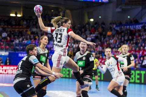 Handball Women European Championship Hungary Germany Main Round Group 2 2 Matchday at Palais des Sports v li Ina Grossmann Germany Thueringer HC Anna Kovacs Hungary Meike Schmelzer Germany Thueringer HC Nancy Palais des Sports Jean Weille France