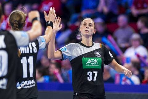 Handball Women European Championship Hungary Germany Main Round Group 2 2 Matchday at the Palais des Sports v li Xenia Smits Germany Metz Alicia Stolle Germany Thueringer HC Nancy Palais des Sports Jean Weille France