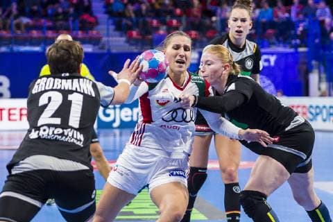Handball Women European Championship Hungary Germany Main Round Group 2 2 Matchday at Palais des Sports v left in duel Ina Grossmann Germany Thuringia HC Gabriella Toth Hungary and Meike Schmelzer Germany Thuringia HC Nancy Palais des Sports Jean Weille France