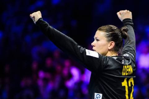 181209 Goalkeeper Filippa Idehn of Sweden celebrates during the EHF European WomenÕs Handball Championship match between Sweden and France on Dec 9 2018 in Nantes Photo Ludvig Thunman BILDBYRN kod LT 35567  Copyright: LUDVIGxTHUNMAN BB181209LT040