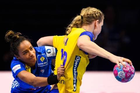 181209 Beatrice Edwige of Sweden and Jenny Alm of Sweden during the EHF European WomenÕs Handball Championship match between Sweden and France on Dec 9 2018 in Nantes Photo Ludvig Thunman BILDBYRN kod LT 35567  Copyright: LUDVIGxTHUNMAN BB181209LT041