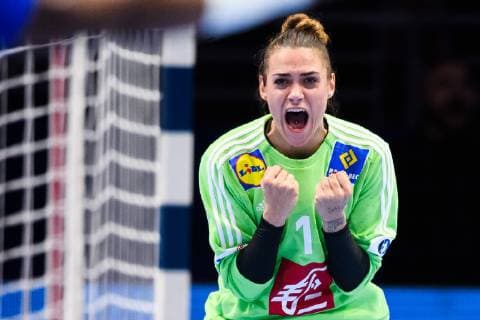 181209 Goalkeeper Laura Glauser of France celebrates during the EHF European WomenÕs Handball Championship match between Sweden and France on Dec 9 2018 in Nantes Photo Ludvig Thunman BILDBYRN kod LT 35567  Copyright: LUDVIGxTHUNMAN BB181209LT042