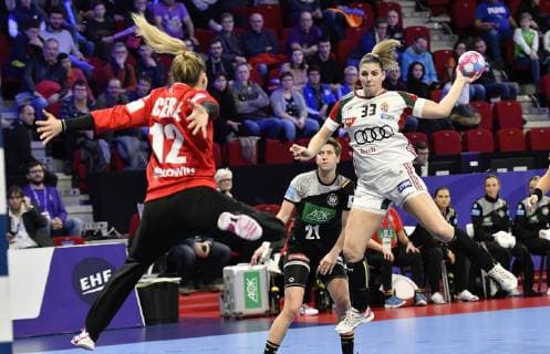 09-12-2018 HANDBAL: 13TH WOMENS EUROPEAN HANDBALL CHAMPIONSHIP: HONGARIJE-DUITSLAND HUNGARY-GERMANY: NANCY Anna Kovacs (HUN) en keeper Dinah Eckerle (GER) Foto: SCS Soenar Chamid xVIxVIxImagesx xSoenarxChamidxsportfotografiexIVx 13025942