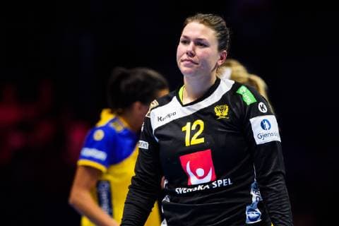 181209 goalkeeper Filippa Idehn of Sweden looks dejected after the EHF European WomenÕs Handball Championship match between Sweden and France on Dec 9 2018 in Nantes Photo Ludvig Thunman BILDBYRN kod LT 35567  Copyright: LUDVIGxTHUNMAN BB181209LT061
