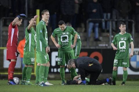 Sport Bilder des Tages Lommel s Timo Cauwenberg lies injured on the ground during a soccer game between Lommel SK and Royals Union Saint-Gilloise, Sunday 09 December 2018 in Lommel, on the 18th day of the Proximus League 1B division of the Belgian soccer championship. YORICKxJANSENS  x05485979x